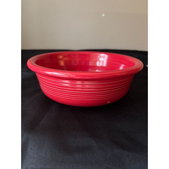 Fiesta 7" Round Vegetable Bowl Fiesta Scarlet (intro 2004) - Picture 1 of 5